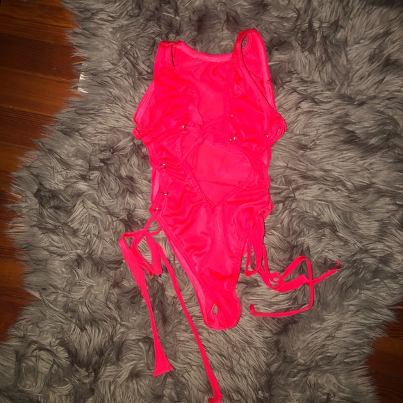 Coral One piece - Picture 5 of 6